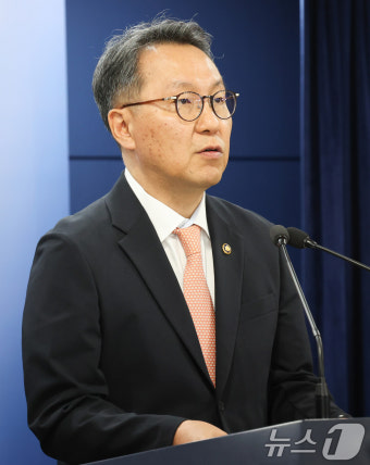 의사 집단행동 중대본 브리핑하는 박민수 차관