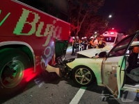 월드컵로에서 택시가 관광버스 추돌…30대 탑승객 숨져