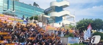 부산항보안공사 직원 교섭 중 노조위원장에 물병 던져…노조 반발