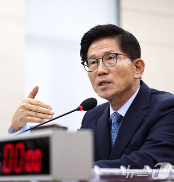 답변하는 김문수 노동부 장관 후보자
