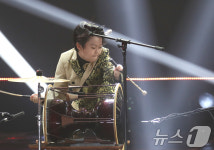 황민호, 파워풀한 장구 퍼포먼스