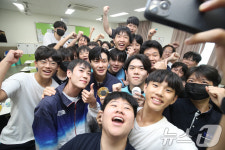 펜싱 금메달 구본길·도경동 오성중 방문