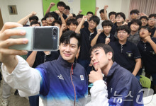 펜싱 금메달 구본길·도경동 오성중 방문