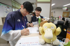 구본길, 모교 오성중 사인 공세