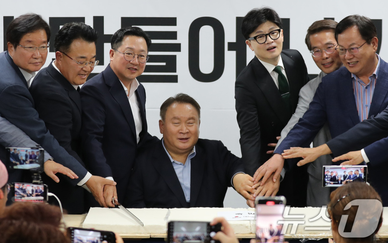 한동훈 국민의힘 대표, 대전 동구 삼성동 국민의힘 대전시당 이전 개소식에 참석하여 활력과 열정 전한다