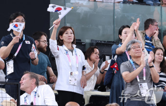 패럴림픽 배드민턴 최정만 응원하는 나경원 의원
