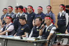 모두발언하는 경기도버스노동조합협의회 관계자
