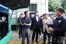 전기버스 차고지 달려간 국토장관 전기차 화재 사각지대 없애겠다