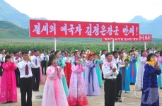 북한 황해북도 평산군 청학·와현 농장서 새집들이 진행