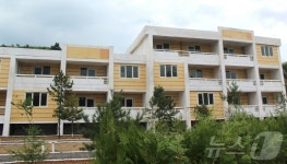 마을 면모 일신…北 평산군 청학·와현농장서 새집들이 진행