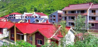 북한 함경남도 허천군 통흥농장서 새 살림집 입사모임 진행