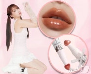 무릎 꿇은 女모델이 입으로…중국서 男 성기 모양 립스틱 논란