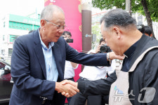 추석 앞두고 토마스의집 찾은 류진 한경협 회장