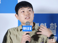 인사말 하는 배우 장성범