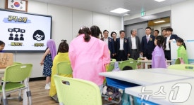 늘봄 프로그램 운영 현장 살피는 오석환 차관