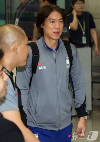 홍명보 감독 귀국