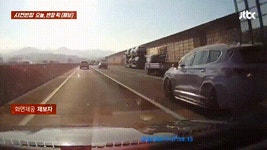 고속도로에 휙 날아온 화물차 타이어 뒤차 앞 유리 강타[영상]
