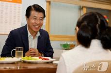 송파구청장, 추석 앞두고 공동생활가정·독거노인 가정 방문