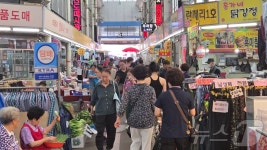 추석 연휴 2일차 대목 맞은 대전 중앙시장…상인들 없던 힘도 솟는다