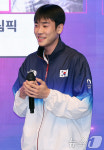환하게 웃는 도경동