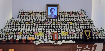 장기표 원장 빈소에 전달된 국민훈장