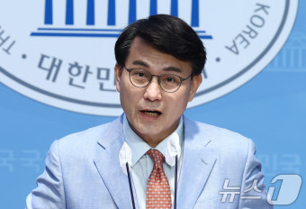 윤석열 대통령, 공천 관련 녹취 논란…명태균 씨 휴대전화 수사 계속