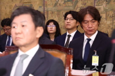 '따가운 시선'
