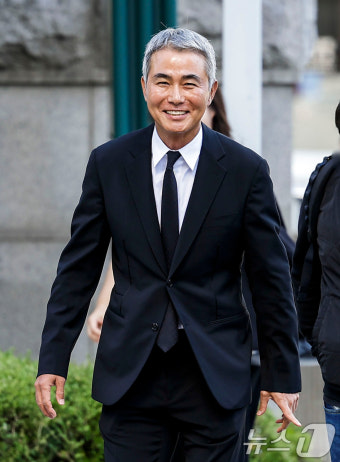 장현국 전 대표, '위믹스' 유통량 조작 의혹 혐의 1차 공판 출석