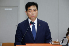 인사말하는 김민기 사무총장