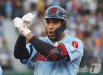 레이예스, KBO리그 역대 2번째 200안타 달성