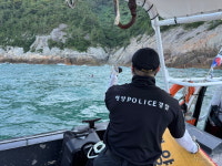 전남 완도 금일도 1톤 어선 전복…선장 실종돼 수색 중
