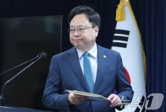 의료개혁 추진 상황 브리핑 나서는 조규홍 장관