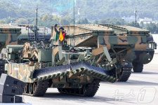 분열에 등장한 K-1 AVLB 교량전차