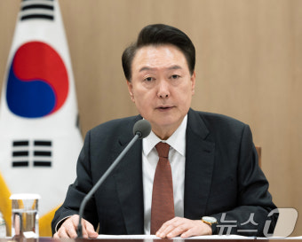 긴급 경제·안보 점검회의 주재하는 윤석열 대통령