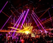 밤무대가 어린이 놀이터로…전쟁 피난처 된 나이트클럽