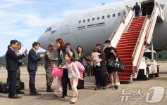 서울공항 도착한 레바논 교민들