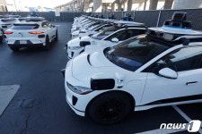 車 파운드리 신호탄 쏜 현대차…테슬라와 로보택시 경쟁 가속