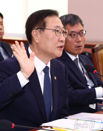 [국감]손 들고 발언하는 박성재 법무장관