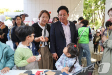 염리동 소금축제 찾은 박강수 마포구청장