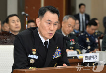 [국감] 국감서 발언하는 김명수 합참의장