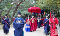 가을 경취 즐기는 왕가의 산책