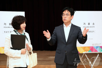 사전투표소 점검하는 김민재 행안부 차관보