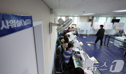 투표소로 변신한 헬스장