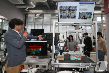 강남구, 로봇플러스 테스트필드서 산업용 로봇 체험