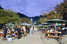 울산 남구 문수힐링피크닉장 새 단장…10년만에 테이블 전면 교체