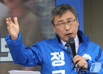 연설하는 정근식 서울시교육감 후보