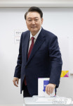 윤 대통령, 재·보궐선거 투표…소중한 한표 행사