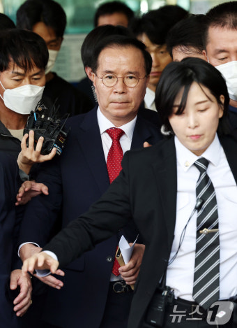 '이태원참사 부실대응 무죄' 법원 나서는 김광호 전 서울청장