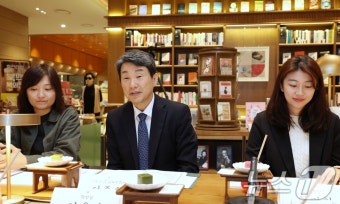 이주호 부총리, 영유아의 안전한 디지털 사용 방안 논의