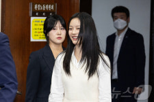 [뉴스1 ★]국감스타 뉴진스 하니, 다시 찾은 밝은 미소